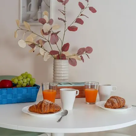 Heart Of Historic Center - Free Parking & Pet Friendly - Fast Wifi - Historical Palace Trento Esterno foto