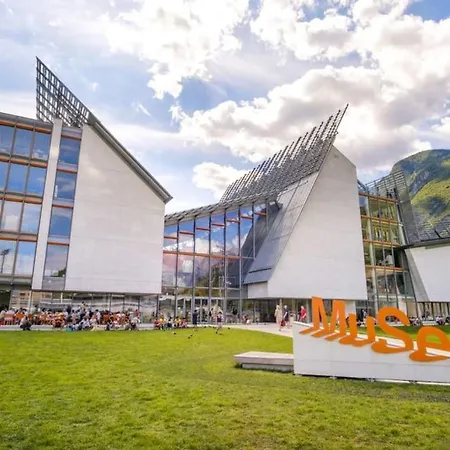 Heart Of Historic Center - Free Parking & Pet Friendly - Fast Wifi - Historical Palace Trento Esterno foto