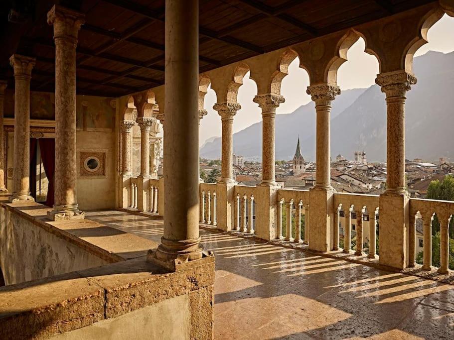 Heart Of Historic Center - Free Parking & Pet Friendly - Fast Wifi - Historical Palace Apartment Trient