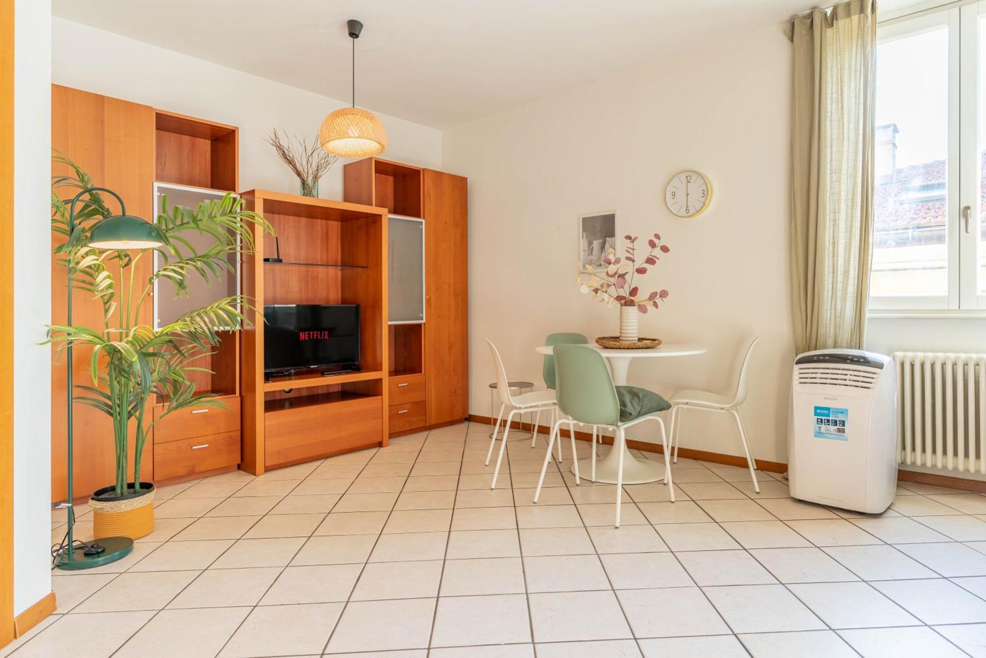 Heart Of Historic Center - Free Parking & Pet Friendly - Fast Wifi - Historical Palace Trient